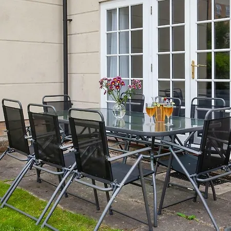 Thomas, Off Leeman Road * יורק